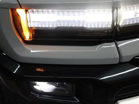 Used 2025 GMC Hummer EV 2X AWD/4WD image 13