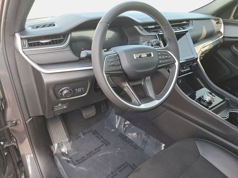 Certified 2024 Jeep Grand Cherokee Altitude AWD/4WD image 17