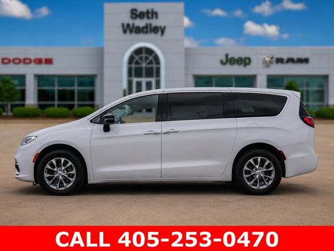 Used 2024 Chrysler Pacifica Touring-L AWD/4WD image 58