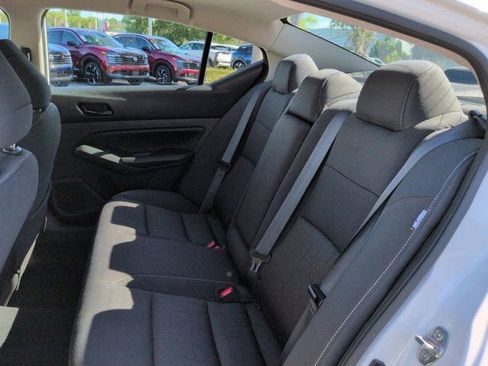 Used 2024 Nissan Altima 2.5 SV FWD image 12