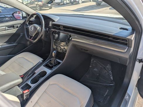 Used 2022 Volkswagen Passat 2.0T R-Line image 13