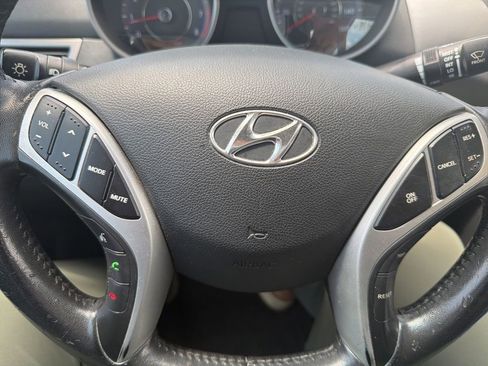 Used 2012 Hyundai Elantra Limited FWD image 12