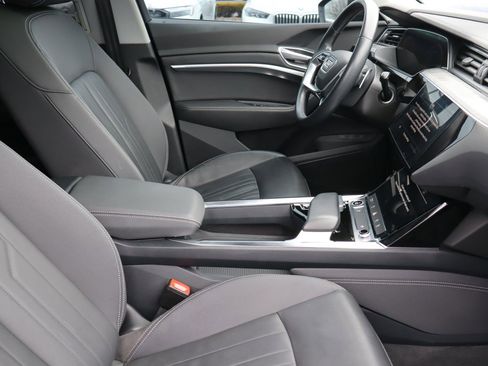 Used 2021 Audi e-tron Premium w/ Convenience Plus Package AWD/4WD image 15