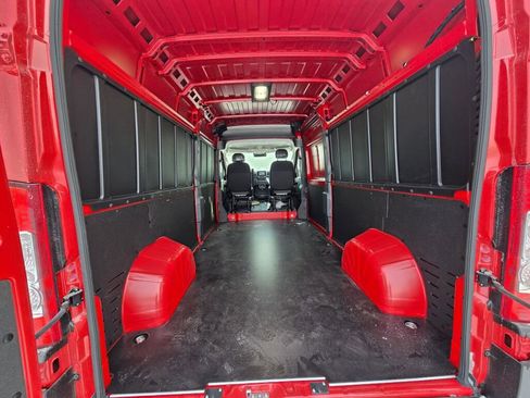 New 2025 RAM ProMaster 2500 w/ Quick Order Package 22G SLT image 10