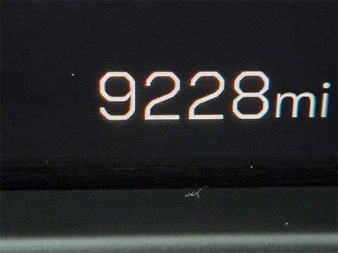 Used 2025 GMC Acadia Elevation image 24