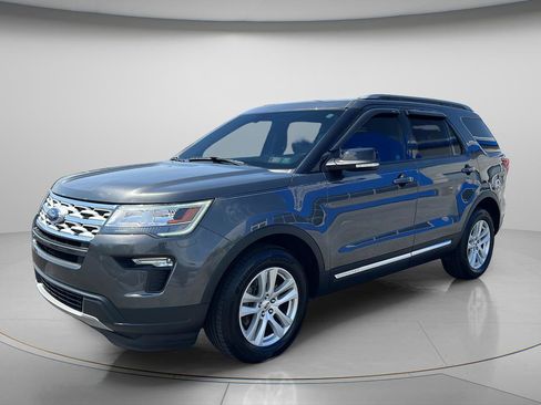 Used 2018 Ford Explorer XLT w/ Equipment Group 201A AWD/4WD image 3