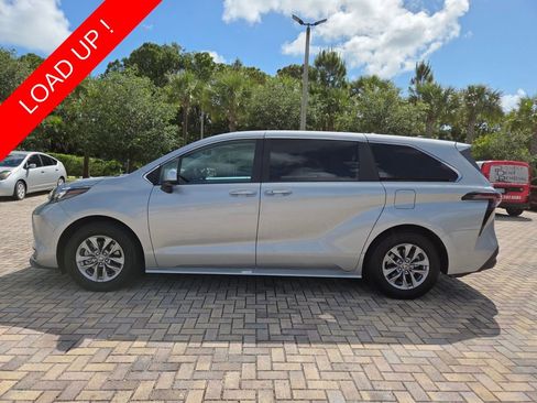 Used 2025 Toyota Sienna XLE FWD image 8