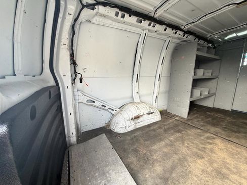 Used 2019 Chevrolet Express 3500 w/ Driver Convenience Package image 11