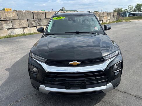 Used 2023 Chevrolet TrailBlazer LT image 2