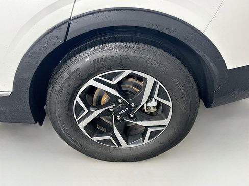 Used 2025 Kia Sportage LX image 11