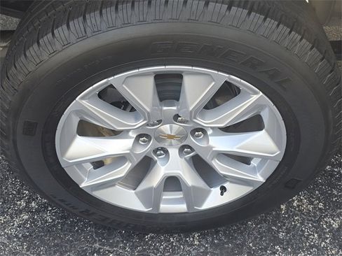 Used 2025 Chevrolet Silverado 1500 Custom image 7