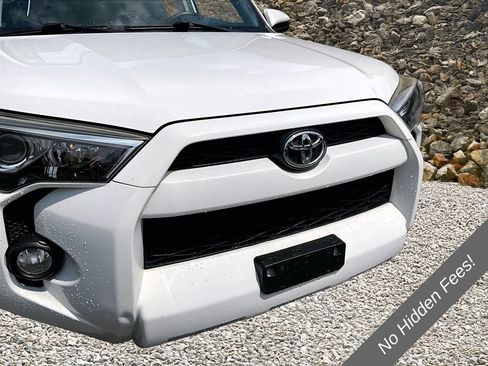 Used 2014 Toyota 4Runner SR5 AWD/4WD image 23