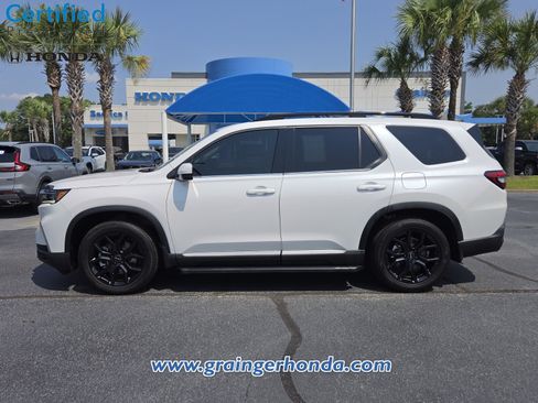 Certified 2025 Honda Pilot Touring image 2
