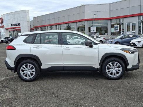 Certified 2022 Toyota Corolla Cross L image 8