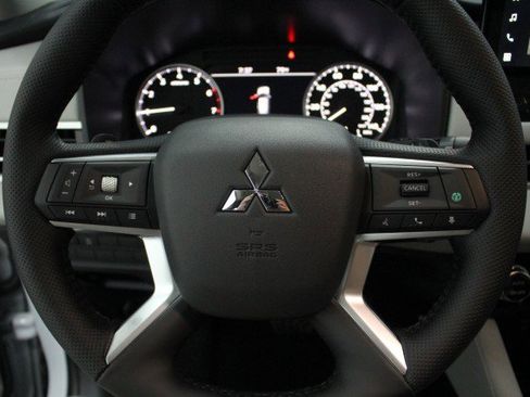 New 2026 Mitsubishi Outlander SE image 8