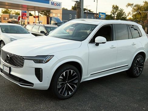 New 2026 Volvo XC90 B6 Plus w/ Protection Package image 6