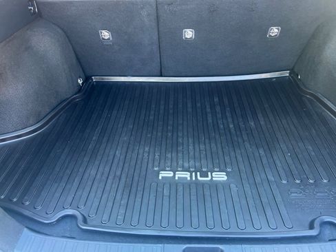 Used 2017 Toyota Prius Three image 17