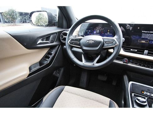 Used 2026 Chevrolet Equinox ACTIV w/ Convenience Package III FWD image 8