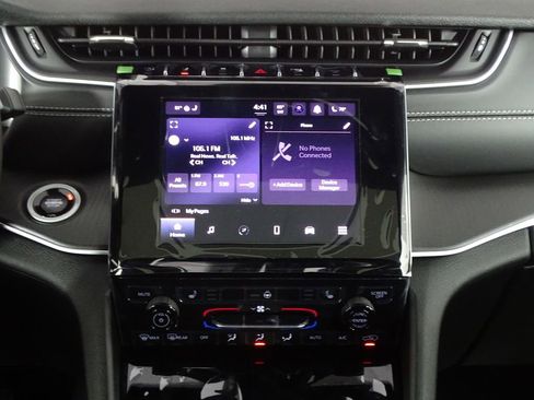 New 2025 Jeep Grand Cherokee L Laredo image 33