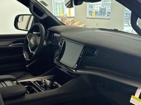 New 2026 Jeep Grand Wagoneer L 4WD w/ Premium Group I image 28