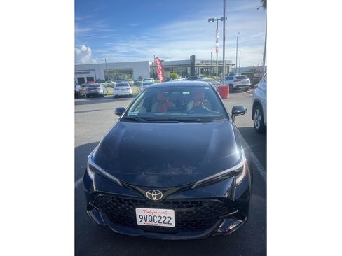Used 2025 Toyota Corolla SE FWD image 2
