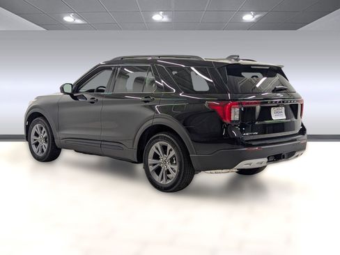 New 2026 Ford Explorer Active w/ Active Comfort Package image 2