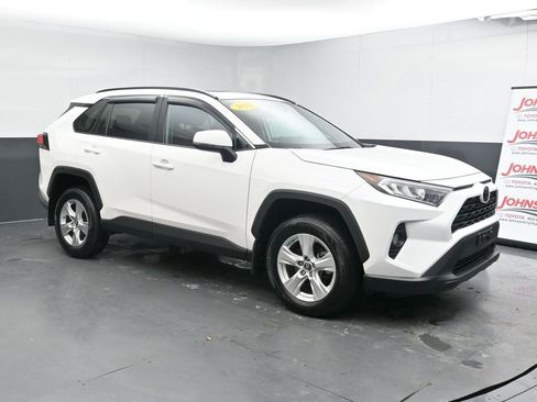 Used 2019 Toyota RAV4 XLE w/ Carpet Mat Package image 2