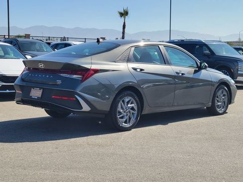 New 2026 Hyundai Elantra Hybrid FWD image 4
