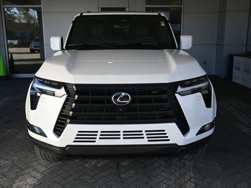 Used 2024 Lexus GX 550 image 8