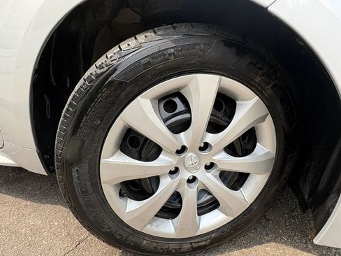 Used 2025 Toyota Corolla LE FWD image 46