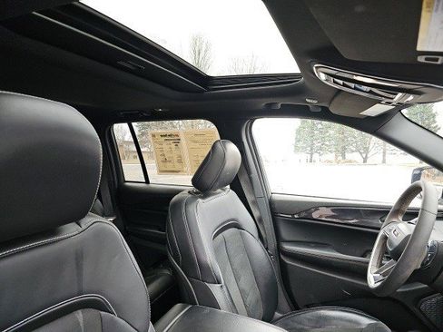 Used 2023 Jeep Grand Cherokee Altitude image 13