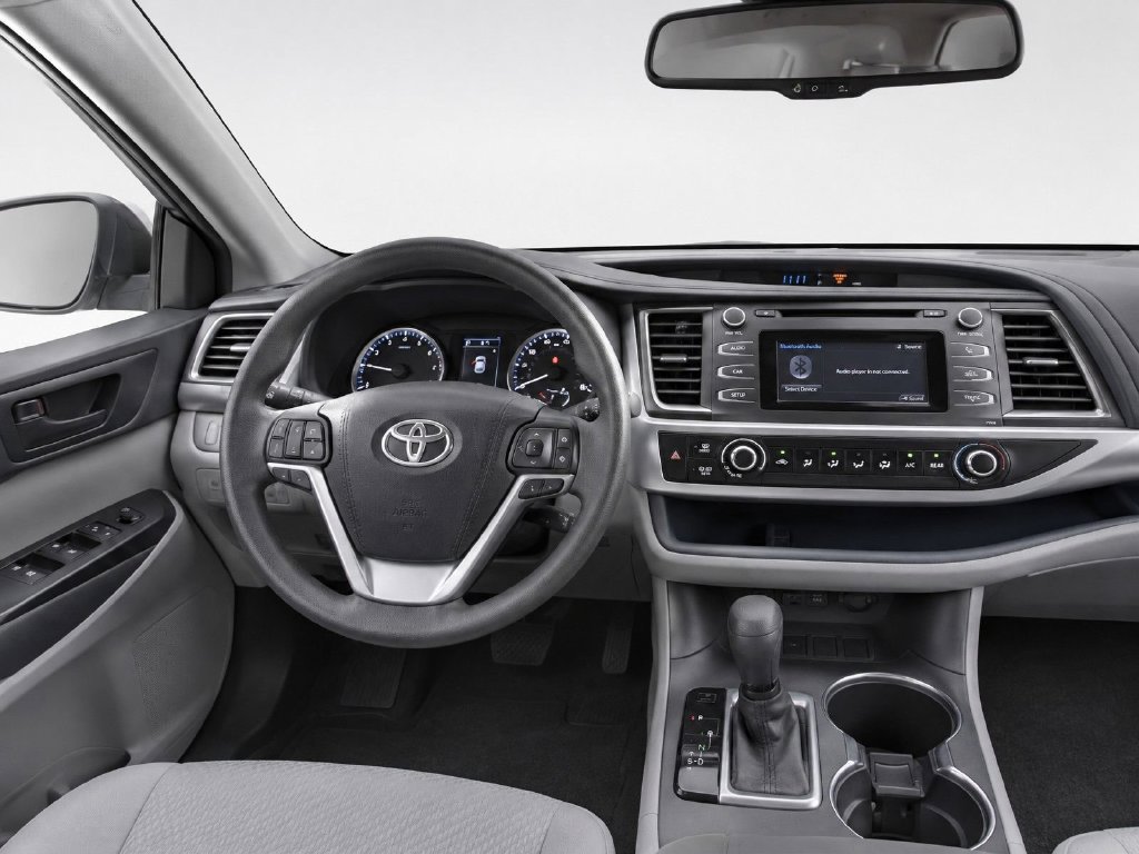 Used 2019 Toyota Highlander LE FWD image 24
