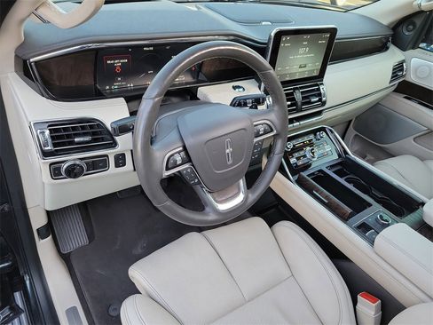 Used 2021 Lincoln Navigator Reserve w/ Luxury Package image 28