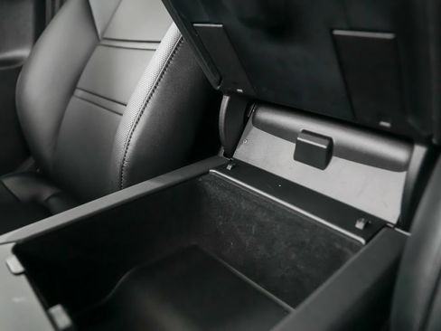 Certified 2024 Porsche Cayenne AWD/4WD image 32
