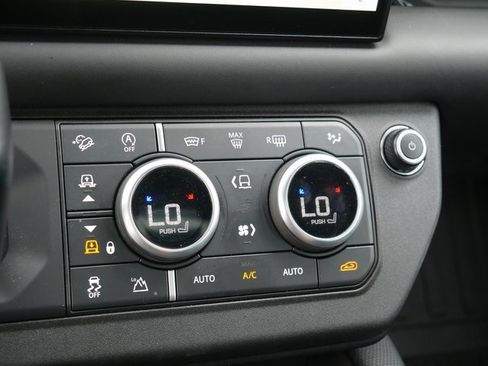 Used 2023 Land Rover Defender 90 Carpathian Edition image 22