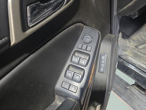 Used 2019 GMC Yukon XL Denali w/ Denali Ultimate Package AWD/4WD image 9