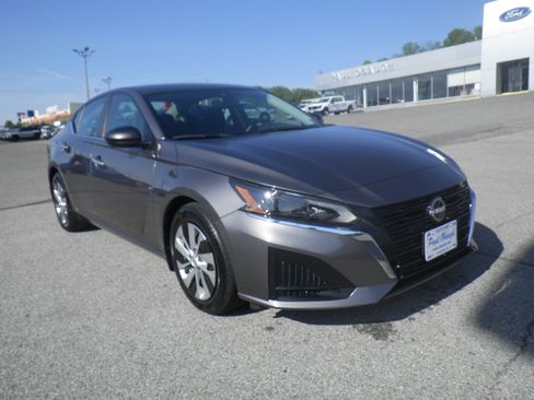 Used 2024 Nissan Altima 2.5 S FWD image 1