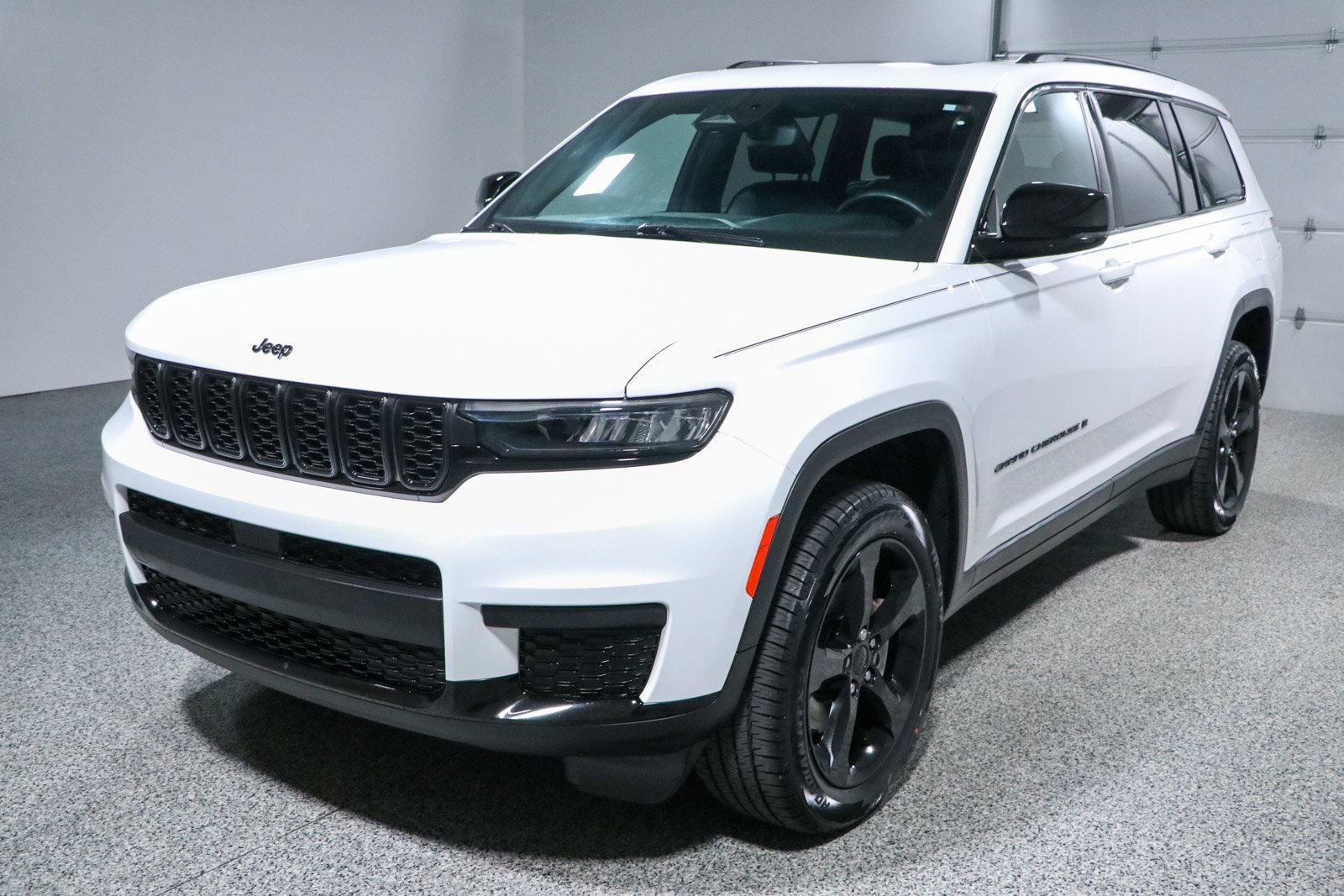 Used 2023 Jeep Grand Cherokee L Laredo AWD/4WD image 33