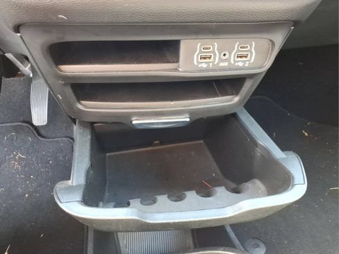 Used 2025 Chrysler Pacifica Select FWD image 12