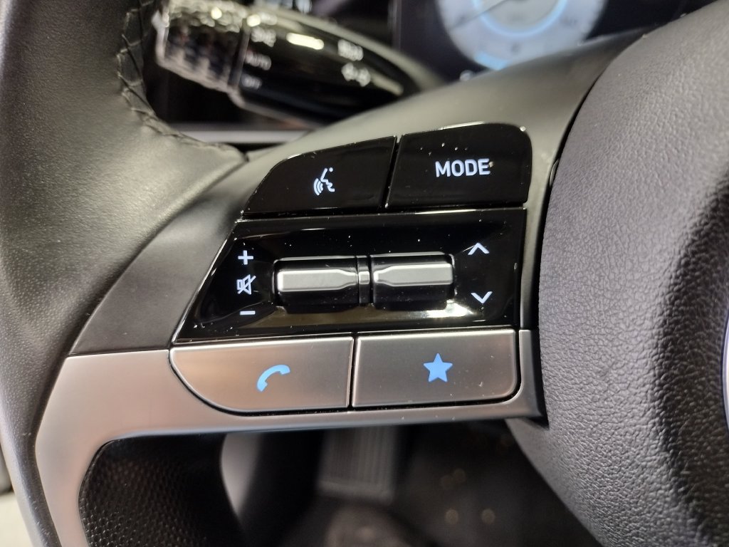 Certified 2024 Hyundai Elantra Limited FWD image 26