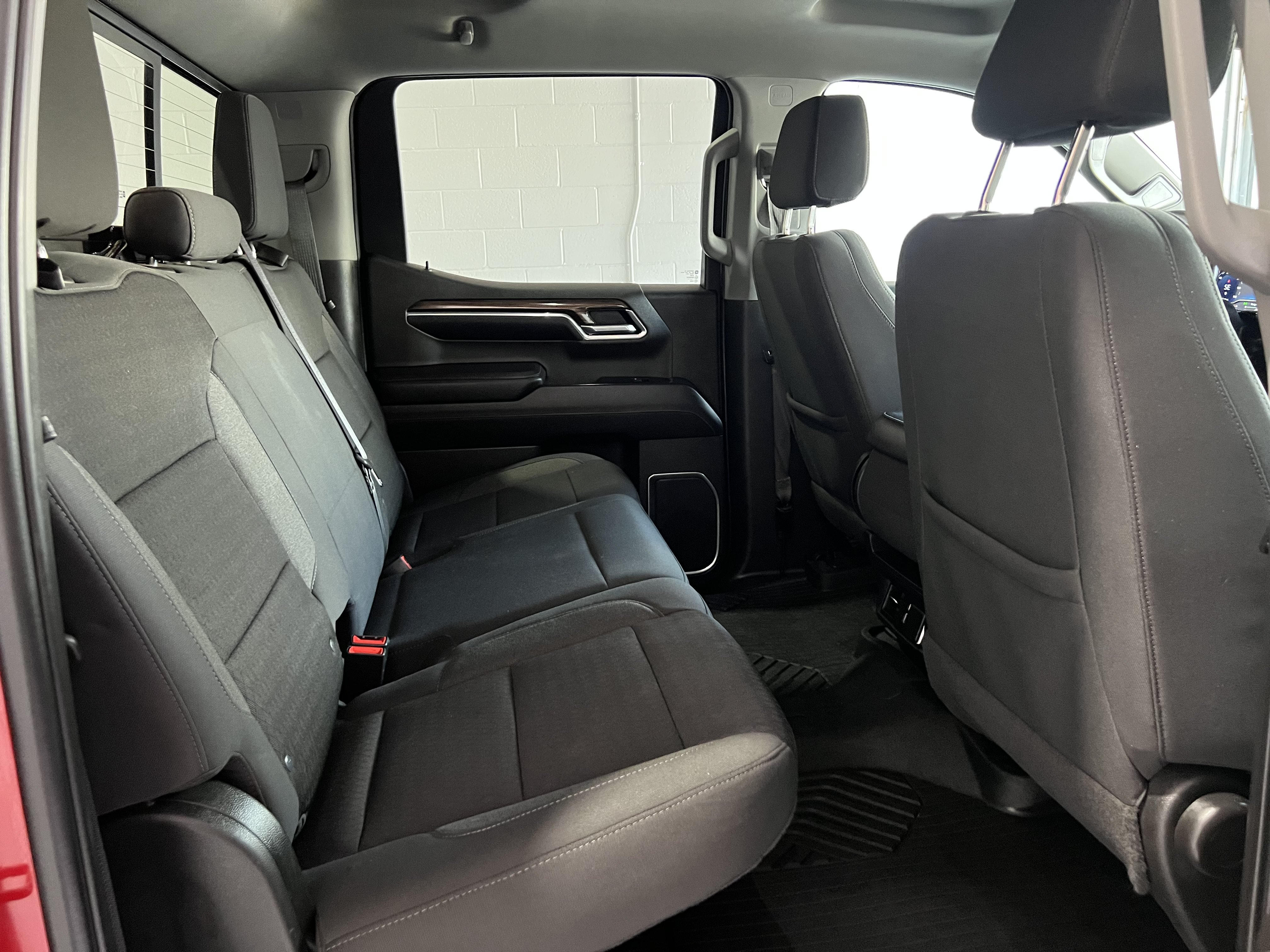 Used 2022 Chevrolet Silverado 1500 LT AWD/4WD image 23
