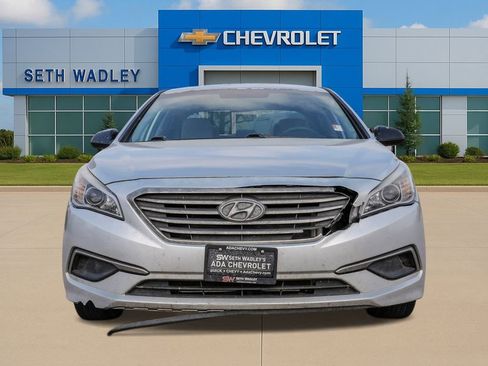 Used 2017 Hyundai Sonata SE FWD image 2