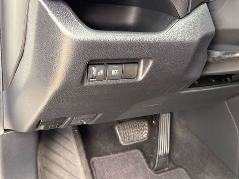 Used 2020 Toyota RAV4 LE FWD image 18