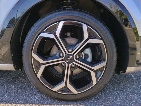 Used 2023 Kia Niro EX Touring image 11