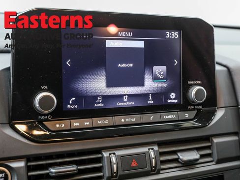 Used 2024 Nissan Pathfinder S image 19