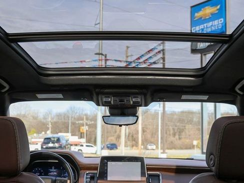 Used 2024 Chevrolet Tahoe High Country AWD/4WD image 12
