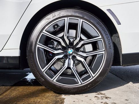 Used 2025 BMW 760i xDrive w/ Premium Package image 20