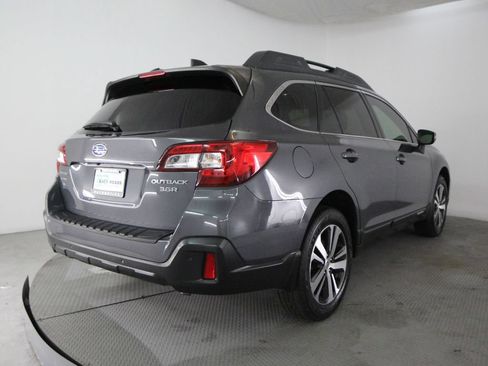 Used 2018 Subaru Outback 3.6R Limited AWD/4WD image 9