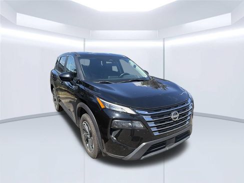Used 2024 Nissan Rogue SV AWD/4WD image 2