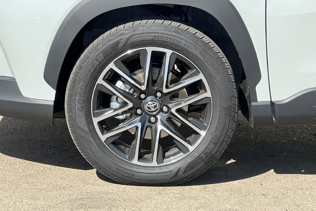 Certified 2026 Toyota Corolla Cross XLE FWD image 29